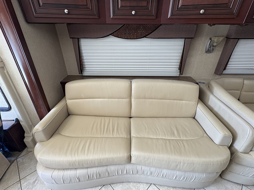 2011 Freightliner Xc Raised Rail Rear Engine Motor Home Chassis - $89,000